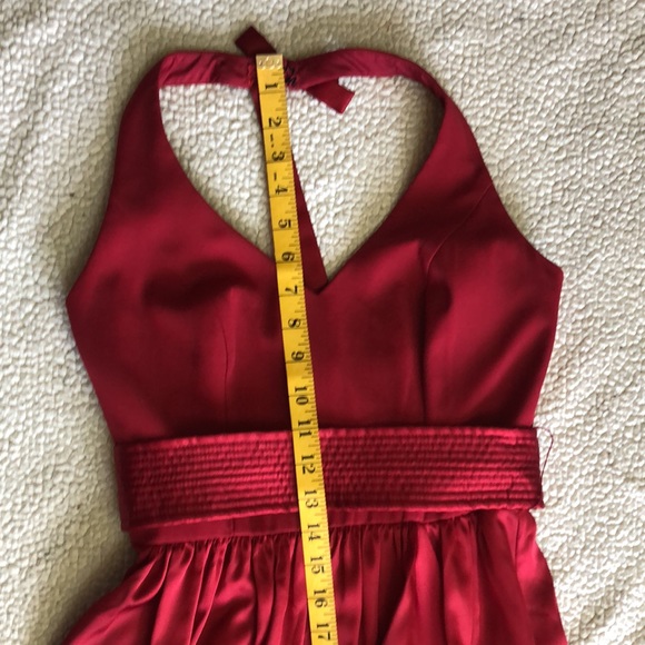 Vera Wang White V neck halter gown with sash, 2 pockets, bows - Picture 8 of 16